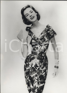 Fotografia d epoca originale 1959 LONDON Model wears boldlypatterned pure silk dress by Marcusa collection 1
