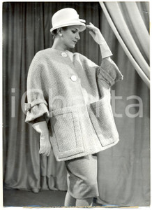 Fotografia d epoca originale 1959 PARIS Model wears Polo the spring coat by LANVINCASTILLO Photo Fashion 1