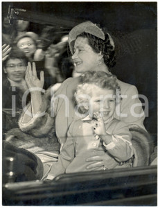 Fotografia d epoca originale 1954 LONDON Queen Mother and Princess MARGARET leaving Clarence House Photo 1
