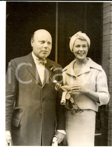 Fotografia d epoca originale 1958 LONDON John Spencer CHURCHILL and Lullan BOSTON after their marriage Photo 1