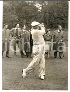 Fotografia d epoca originale 1958 GOLF WENTWORTH Bobby LOCKE playing in the professional tournament  Photo 1