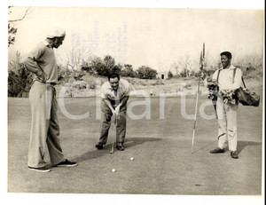 Fotografia d epoca originale 1958 TUCKER S TOWN BERMUDA Captain Douglas BADER playing golf  Photo 1