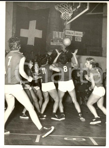 Fotografia d epoca originale 1959 VENEZIA PALLACANESTRO ItaliaJugoslavia  Attacco delle azzurre Foto 13x18 1