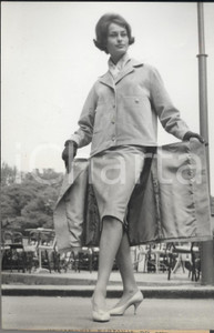 1959 PARIS MODE Création en cuire CASTOR - Manteau en veau givré *Photo 13x18 cm
