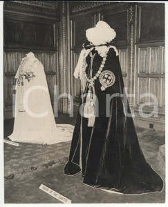 Fotografia d epoca originale 1953 LONDON House of Lords  Winston CHURCHILL s Order of the Garter robe Photo 1