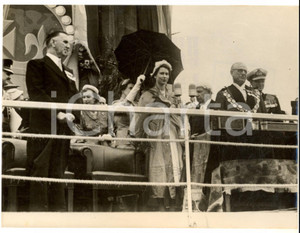 Fotografia d epoca originale 1953 AUCKLAND NEW ZEALAND Queen Elizabeth during the official welcome  Photo 1
