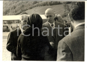 Fotografia d epoca originale 1963 CIMOLAIS Ludovico MONTINI visita sfollati della tragedia del Vajont  Foto 1