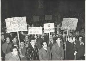 Fotografia d epoca originale 1959 FIRENZE Manifestazione contro i licenziamenti delle Officine Galileo Foto 1