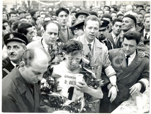 Fotografia d epoca originale 1960 RHO  BOLLATE Don THOMPSON vince la 100 KM di Marcia Foto 24x18 cm 1