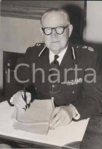Fotografia d epoca originale 1958 LONDON Scotland Yard  Alexander ROBERTSON new commissioner Photo 15x20 1