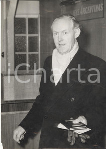 Fotografia d epoca originale 1958 LONDON Airport  Geoffrey KENNEDY boarding on BOAC liner Photo 15x20 cm 1