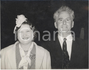 Fotografia d epoca originale 1956 SOUTHAMPTON Uffa FOX with his wife Yvonne BERNARD Photo 20x15 cm 1