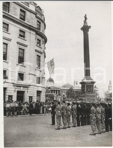 Fotografia d epoca originale 1957 LONDON Malayan Army stand to attention to new National Anthem Photo 15x20 1
