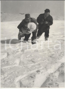 Fotografia d epoca originale 1956 CROGNALETO Frazione AIELLO isolata dopo nevicata  Salvataggio di bambina 1