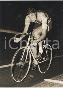 Fotografia d epoca originale 1958 MILANO  CICLISMO SU PISTA Mino De ROSSI in azione Foto 13x18 cm 1