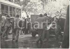 Fotografia d epoca originale 1953 ROMA Questione triestina  Manifestazione all Ambasciata Americana Foto 1