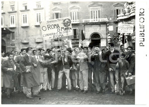 Fotografia d epoca originale 1956 NAPOLI Manifestazione studentesca a sostegno della Rivoluzione Ungherese 1