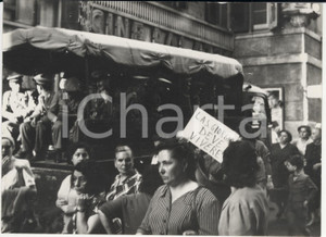Fotografia d epoca originale 1954 GENOVA Santa Caterina Manifestazione delle operaie della San Giorgio Foto 1