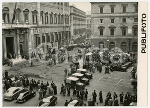 Fotografia d epoca originale 1954 ROMA Piazza Colonna  Manifestazione mutilati pro tredicesima mensilitÃ  1