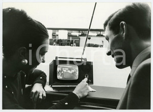 Fotografia d epoca originale 1967 MILANO Mostra Nazionale Radio e Televisione  La tv piÃ¹ piccola del mondo 1