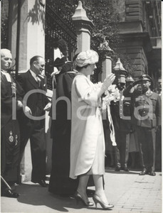 Fotografia d epoca originale 1959 ROMA Regina Madre d Inghilterra alla chiesa di Sant Andrea degli Scozzesi 1