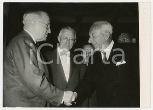 Fotografia d epoca originale 1956 NAPOLI Achille LAURO riceve il presidente Harry TRUMAN Foto 18x13 cm 1
