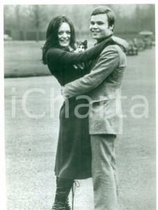 Fotografia d epoca originale 1971 LONDRA  Gli attori George SWEENEY e Sherris HUTCHINSON  Foto 13x18 cm 1