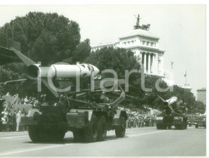 Fotografia d epoca originale 1959 ROMA Fori Imperiali  Parata per la festa della Repubblica  Foto 18x13 cm 1