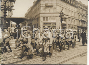 Fotografia d epoca originale 1920 FRANKFURTAMMAIN French occupation troops  REAL PHOTO 16x12 1