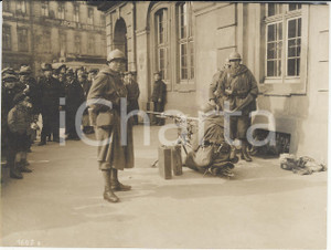 Fotografia d epoca originale 1920 FRANKFURTAMMAIN Moroccan troops in Schillerplatz  REAL PHOTO 16x12 1