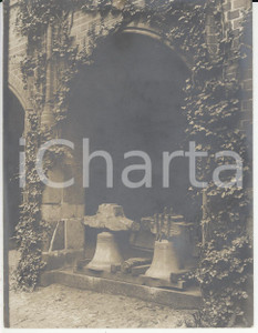 Fotografia d epoca originale 1920 Marienburg  Old bells in Burghof  REAL PHOTO cm 16x12 1