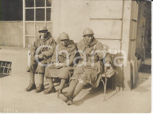 Fotografia d epoca originale 1920 FRANKFURTAMMAIN Occupation troops in rest  REAL PHOTO 16x12 cm 1