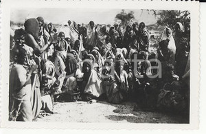 Fotografia d epoca originale 1935ca A.O.I. ETIOPIA Ritratto di una tribÃ¹ etiope VERA FOTO cm 5,8 x 9 1
