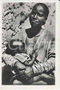 Fotografia d epoca originale 1935ca A.O.I. ETIOPIA Ritratto di una madre con neonato VERA PHOTO cm 9X5,8 1