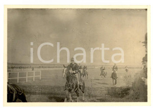 Fotografia d epoca originale 1915 ca ITALIA IPPICA Ufficiali di cavalleria durante una gara   Foto 11x8 cm 1