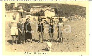 Fotografia d epoca originale 1947 CAVI DI LAVAGNA Ritratto di famiglia in spiaggia con il cane  Foto VINTAGE 1