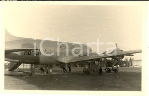 Fotografia d epoca originale 1950 ca SWISS AIR LINES Aereo durante un controllo di routine  Foto 13x8 cm 1