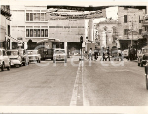 Fotografia d epoca originale 1970 ca PADOVA Fiat 600 in Piazza Garibaldi  Grandi magazzini UPIM Foto 23x17 1