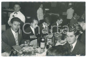 Fotografia d epoca originale 1955 Area di GORIZIA  Cena al Ristorante COMMERCIO  Foto 18x13 cm 1