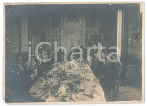 Fotografia d epoca originale 1920 ca ROMA ? Cena sociale in palazzo storico Fotografia PORRY PASTOREL 1