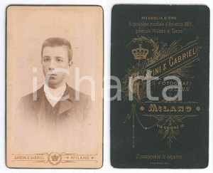 Fotografia d epoca originale 1890 ca MILANO Ritratto di giovane uomo  Busto  Foto GANZINI & GABRIEL CDV 1