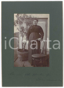 Fotografia d epoca originale 1920 ca ITALIA Ritratto di donna sul balcone  Fotografia 17x24 cm 1