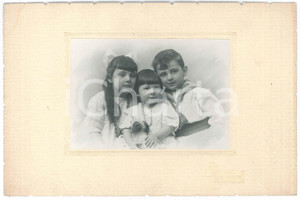 Fotografia d epoca originale 1910 ca MILANO Ritratto di tre fratellini  Foto G. B. GANZINI 27x18 cm 1