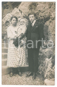 Fotografia d epoca originale 1924 BRUNATE CO Ritratto di famiglia con bambina  Foto anonima 9x14 cm 1