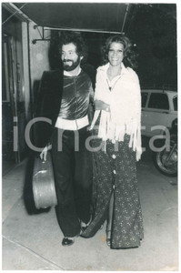 Fotografia d epoca originale 1975 ca ITALIA MUSICA Angelo BASILE Ritratto del cantautore  Foto 20x30 cm 4 1