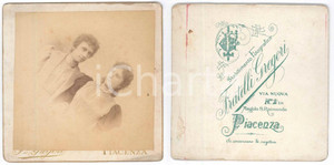 Fotografia d epoca originale 1890 ca PIACENZA Ritratto di due sorelle  Foto F.lli GREGORI 12x12 cm 1