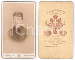 Fotografia d epoca originale 1880 ca TORINO Donna in abito con ricami scuri  Foto Giuseppe AMBROSETTI CDV 1