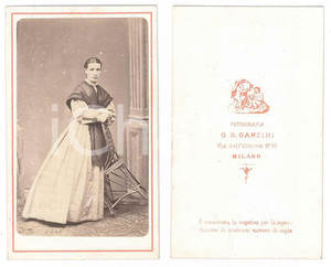 Fotografia d epoca originale 1870 ca MILANO Donna con stola scura  Ritratto  Foto G. B. GANZINI CDV 1
