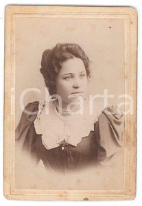 Fotografia d epoca originale 1900 ca ITALIA Giovane donna con collana di perle Foto anonima 6x9 cm 1