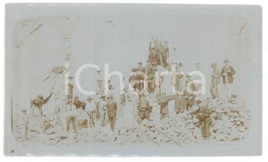 Fotografia d epoca originale 1910 ca s. l. ITALIA Gruppo di uomini in una cava  Foto anonima 12x7 cm 1